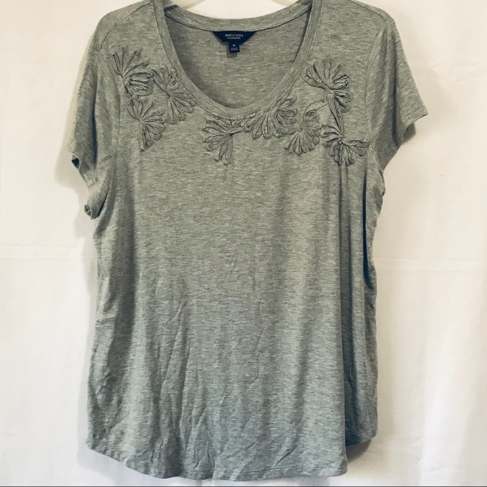 🍍3/$22 SIMPLY VERA grey shirt floral detail